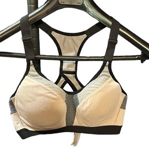 Incredible by Victoria’s Secret‎ women’s bra 32C